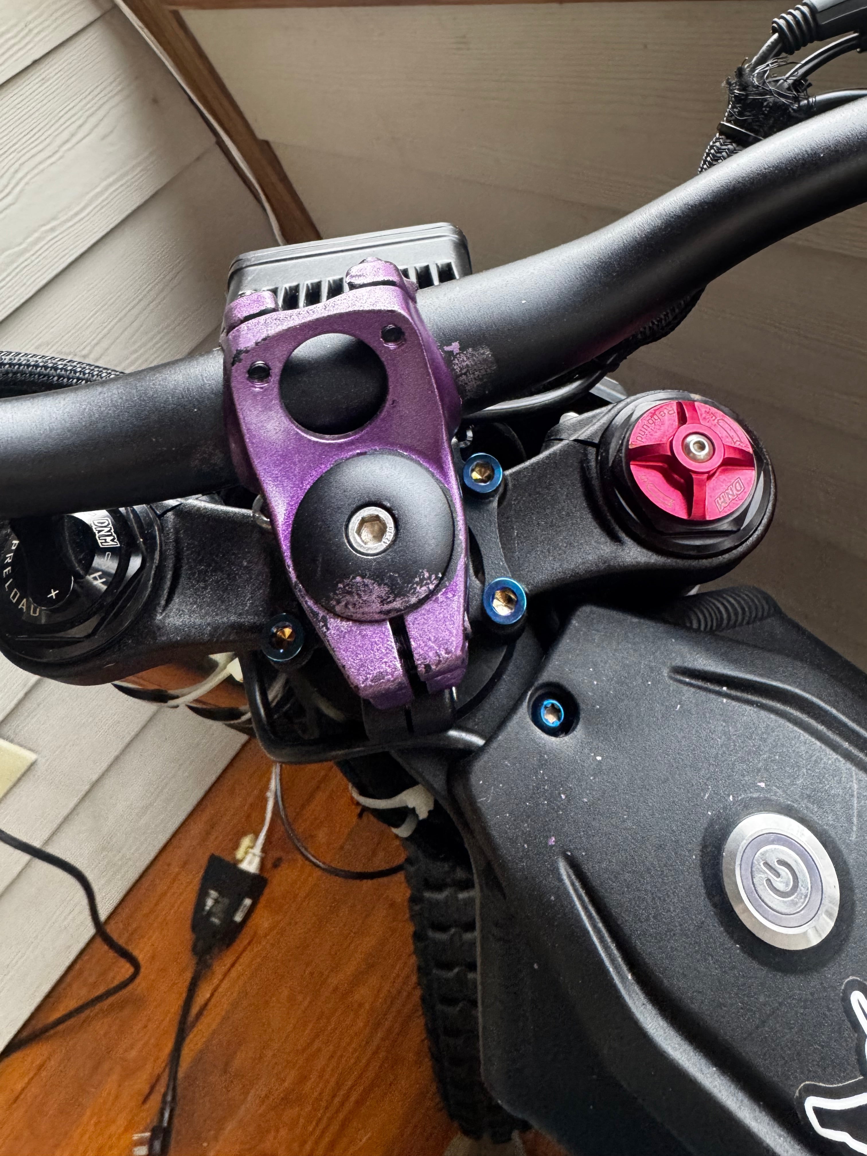 Titanium direct stem mount bolts